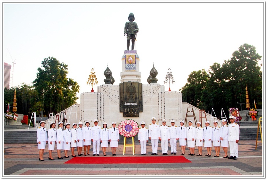 ﻿กรมบังคับคดีร่วมพิธีวางพวงมาลาถวายบังคมพระบรมราชานุสาวรีย์ พระบาทสมเด็จพระมงกุฎเกล้าเจ้าอยู่หัว ณ บริเวณสวนลุมพินี